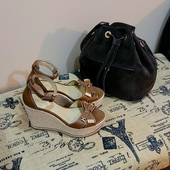 Michael Kors Sandals size 6.5 - Picture 2 of 2